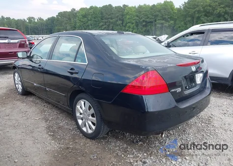 2006 Honda Accord 3.0 Ex z USA, uszkodzony, nr VIN 1HGCM66596A066736